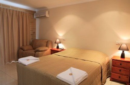 Emerald Central Palms Motel - St Kilda Accommodation 4