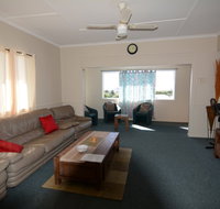 AMELIA STREET GLADSTONE 5 BEDROOMS - St Kilda Accommodation