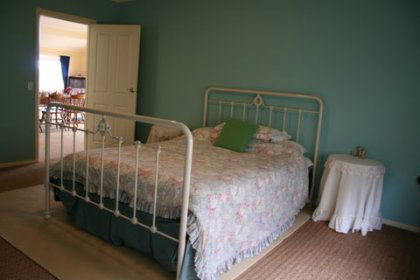 Emu Bay Lodge - St Kilda Accommodation 2