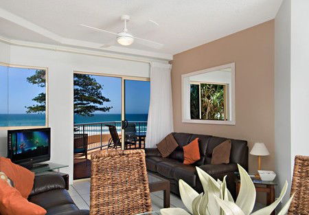 Coolum Baywatch Resort - St Kilda Accommodation 2
