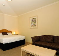 Quality Hotel Tiffins on the Park - St Kilda Accommodation