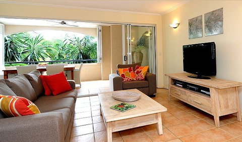 Cayman Villas Port Douglas - St Kilda Accommodation 1