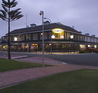 Grand Tasman Hotel - St Kilda Accommodation