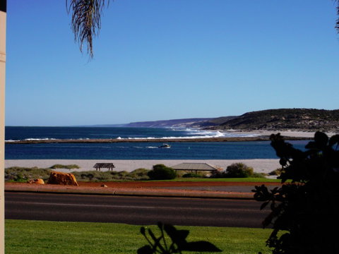 Pelican Shore Villas - St Kilda Accommodation 3