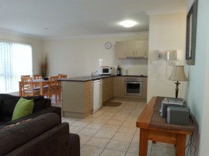 Pacific Sun Gold Coast Holiday Townhouse - St Kilda Accommodation 3