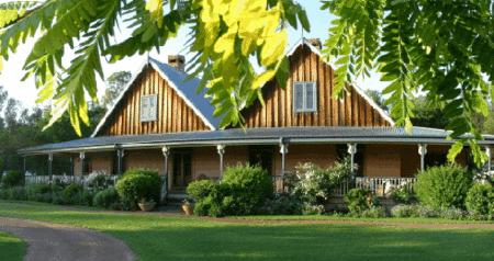Carriages Country House - St Kilda Accommodation