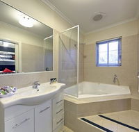 Comfort Inn And Suites Georgian Albury - St Kilda Accommodation