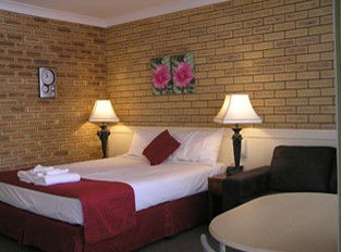 Blue Violet Motor Inn - St Kilda Accommodation 0
