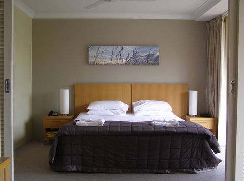 Paradise Island Resort - St Kilda Accommodation 2