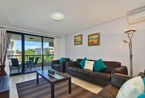 Clubb Coolum Beach - St Kilda Accommodation 3