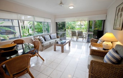 Driftwood Mantaray On Macrossan - St Kilda Accommodation 0