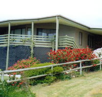 Currawong Holiday Home - St Kilda Accommodation
