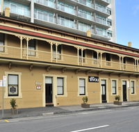 Hotel Tivoli - St Kilda Accommodation