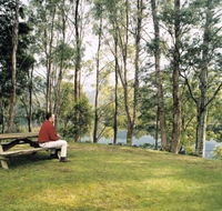 Tullah Lakeside Chalet - St Kilda Accommodation