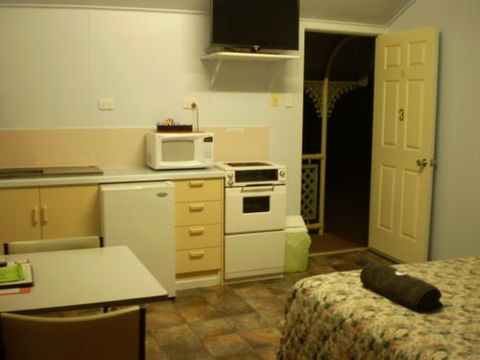 Banjo's Overnight & Holiday Units - St Kilda Accommodation 5