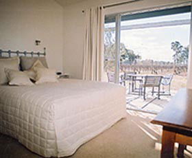 Tinnies At Back Creek Vineyard - St Kilda Accommodation 0