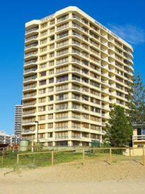 Breakers North Beachfront Apartments - St Kilda Accommodation 1