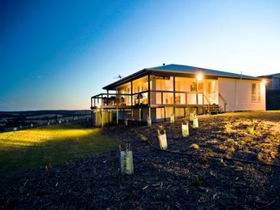 Captain's Rest - St Kilda Accommodation 0