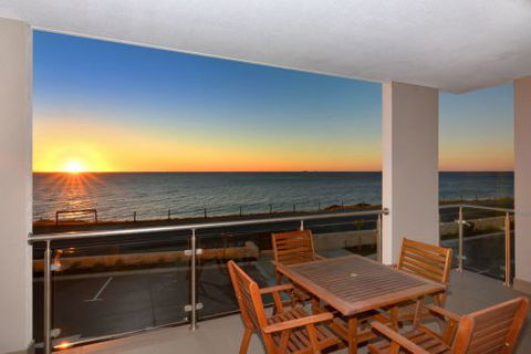 Bunbury Seaview Apartments - St Kilda Accommodation 2