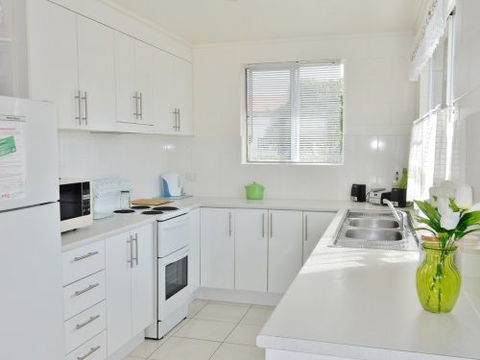 Lucinda Holiday Rentals  - St Kilda Accommodation 7