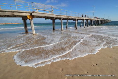Homes Down Under - St Kilda Accommodation 6