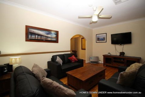 Homes Down Under - St Kilda Accommodation 9