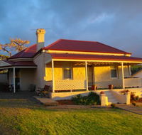 Charlie Bates Cottage - St Kilda Accommodation