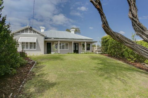 Blakiston House - St Kilda Accommodation 1