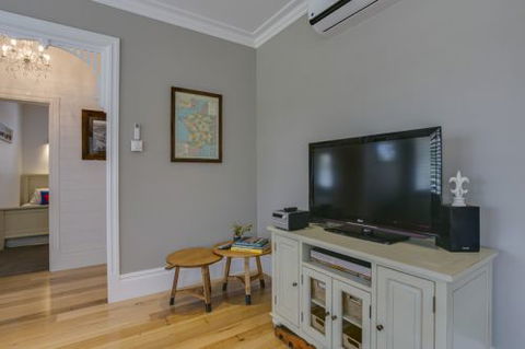 Blakiston House - St Kilda Accommodation 9