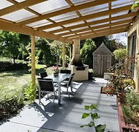 Grandma Housemove - St Kilda Accommodation