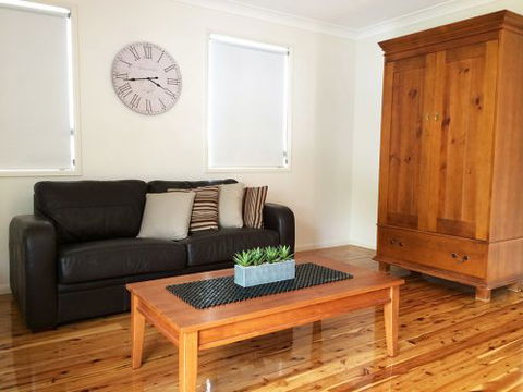 The Blue Cottage On Kent - St Kilda Accommodation 2