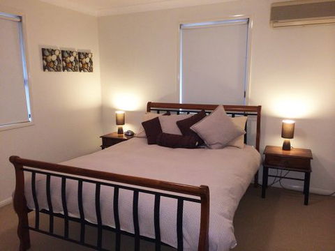 The Blue Cottage On Kent - St Kilda Accommodation 4