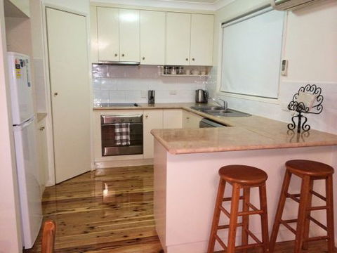 The Blue Cottage On Kent - St Kilda Accommodation 7