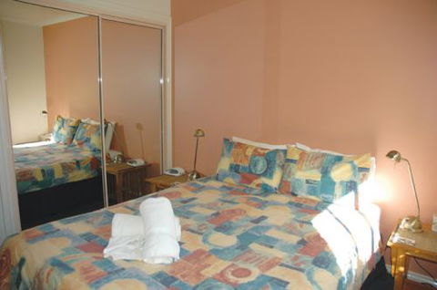Captain's Quarters - St Kilda Accommodation 4