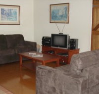 Hooters Hut And Possums Hollow - St Kilda Accommodation