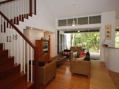 Port Douglas Getaways - St Kilda Accommodation 1
