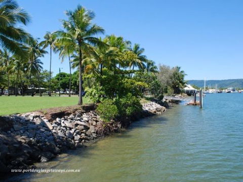 Port Douglas Getaways - St Kilda Accommodation 3