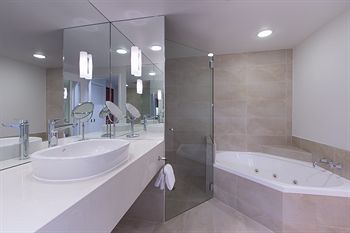 Sofitel Noosa Pacific Resort - St Kilda Accommodation 0