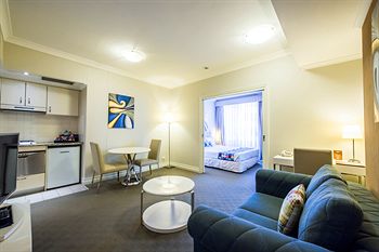 Seasons Harbour Plaza - St Kilda Accommodation 0