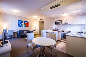Seasons Harbour Plaza - St Kilda Accommodation 2