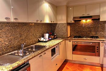 Seasons Harbour Plaza - St Kilda Accommodation 10