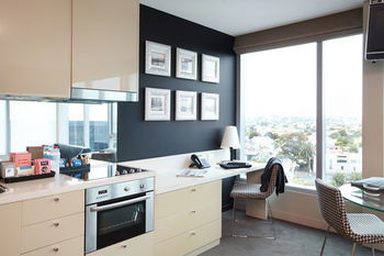 Mantra Bell City - St Kilda Accommodation 3