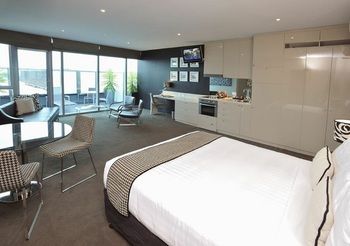 Mantra Bell City - St Kilda Accommodation 11
