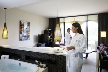 Chateau Elan - St Kilda Accommodation 23