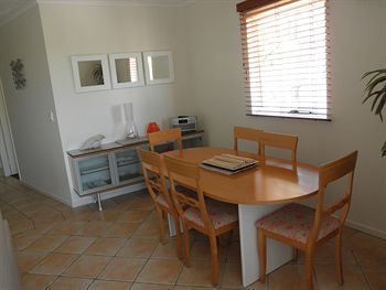Twin Quays Noosa Resort - St Kilda Accommodation 5