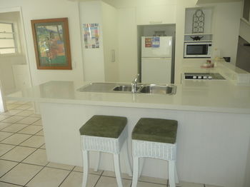 Sunset Cove Noosa - St Kilda Accommodation 0