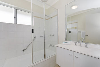 Sunset Cove Noosa - St Kilda Accommodation 18