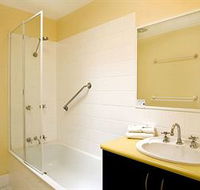 Beach Breakers Resort - St Kilda Accommodation