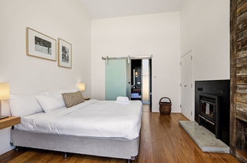 The Longhouse - St Kilda Accommodation 10