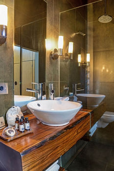 The Longhouse - St Kilda Accommodation 12